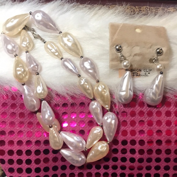 Pakula Jewelry - 🎀3 for $15🎀 Vintage Necklace & Clip on Earring Set